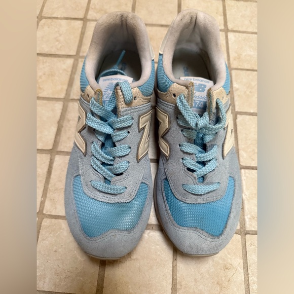 Vintage slightly worn New Balance W574 Baby Blue round toe sneakers - Picture 1 of 6